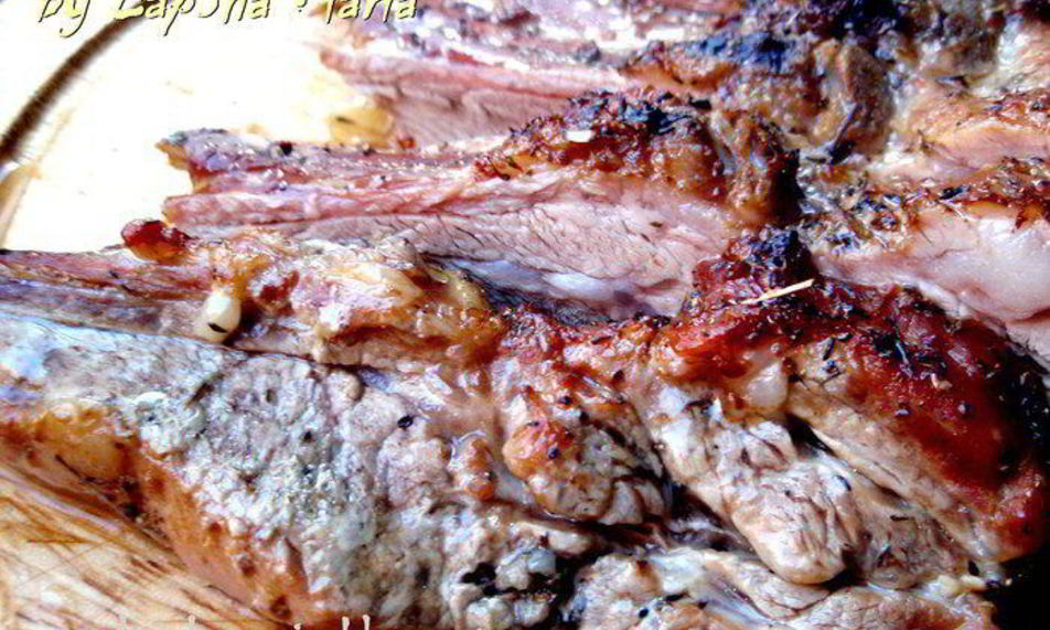 Рецепт запеченных телячьих ребрышек в соевом маринаде с луково-томатным соусом