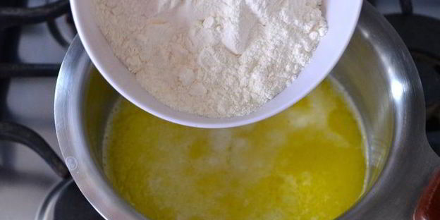 ньокки-суфле под грибным соусом бешамель