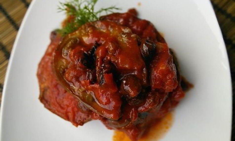 Рецепт баклажанов в томатном соусе с изюмом