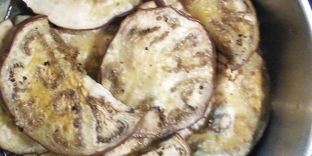 баклажаны в томатном соусе с изюмом