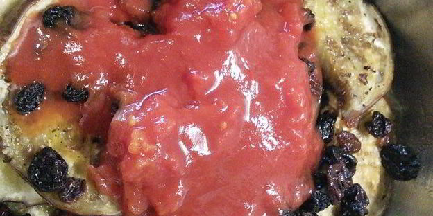 баклажаны в томатном соусе с изюмом