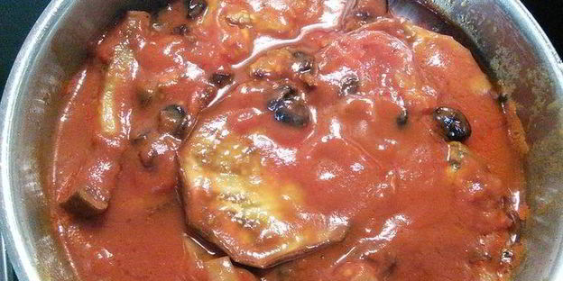 баклажаны в томатном соусе с изюмом