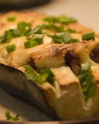 Фаршированные баклажаны с беконом