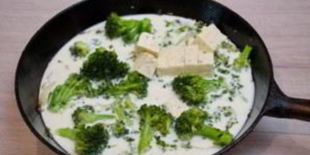 капуста брокколи под сливочным соусом