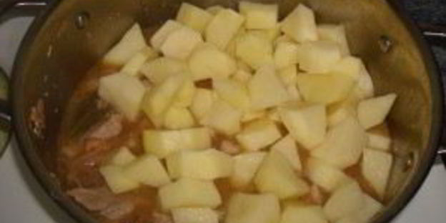 картофель, тушенный со свининой
