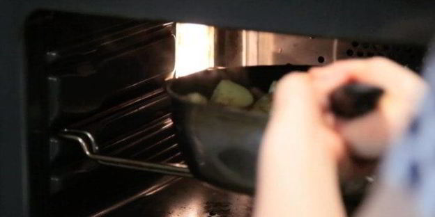 картофель, запеченный с лимоном и чесноком