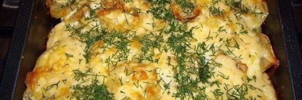 Картофель запеченный с мясом и луком