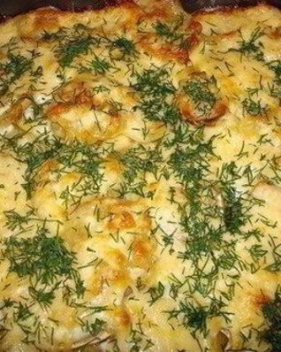 Картофель запеченный с мясом и луком