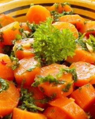 Морковь, тушенная в сметане