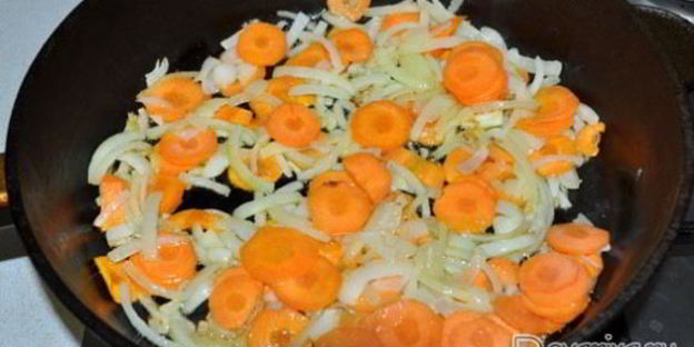 тушеная капуста с копчеными ребрышками