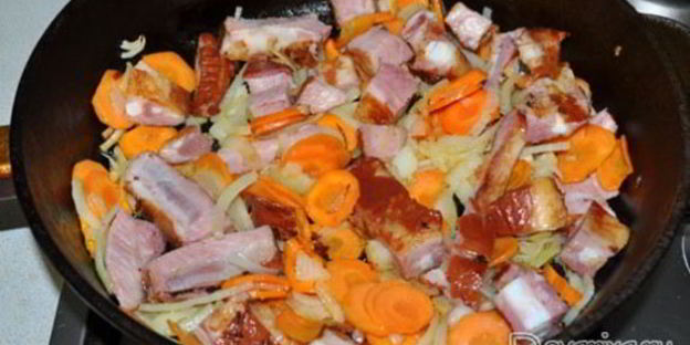 тушеная капуста с копчеными ребрышками