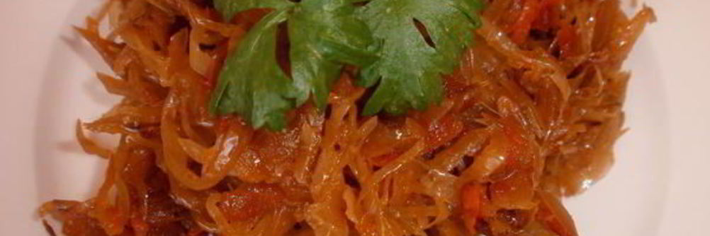 Тушеная капуста с томатом