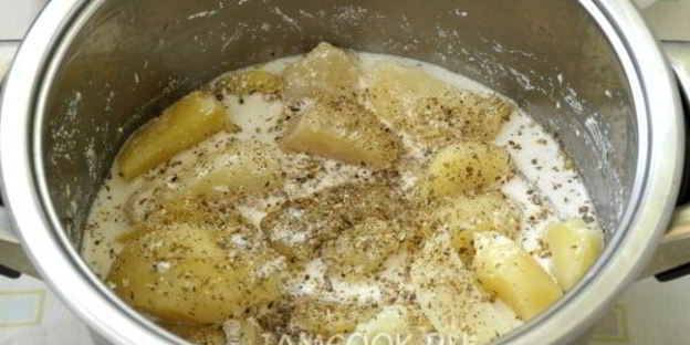 тушеная картошка в сметане