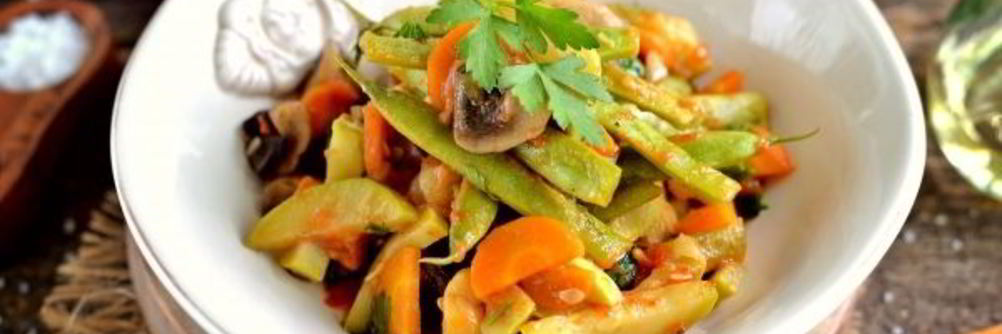 Тушеные кабачки с фасолью