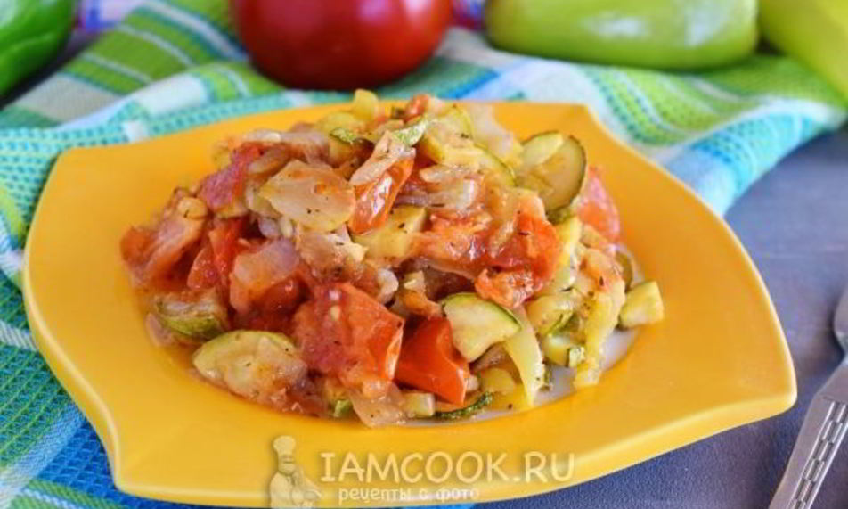 Рецепт тушеных кабачков с помидорами и перцем