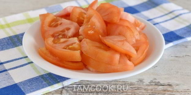 тушеные кабачки с помидорами и перцем