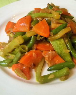 Тушеные овощи под соусом