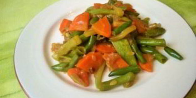 тушеные овощи под соусом