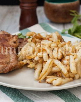 Жареный корень сельдерея