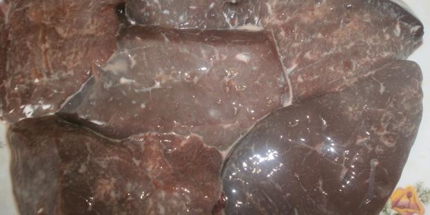 говяжья печень с яблоками и луком по-берлински