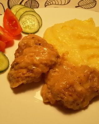 Говяжья печень в сметанном соусе