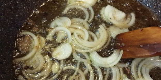 говяжья печень в сметанном соусе