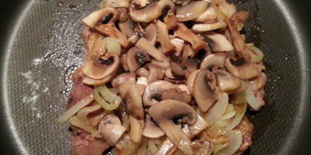 куриная печень под шапкой