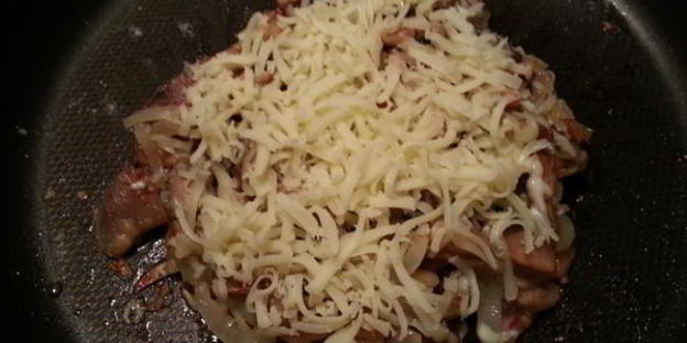 куриная печень под шапкой