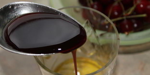 куриная печень с маринованной черешней