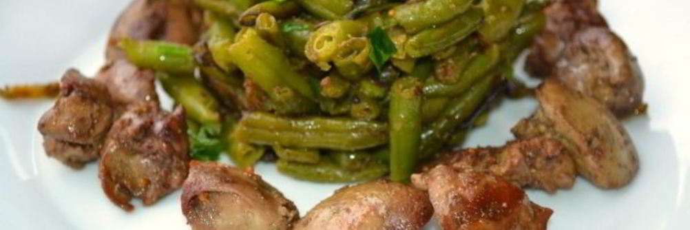 Куриная печень со стручковой фасолью