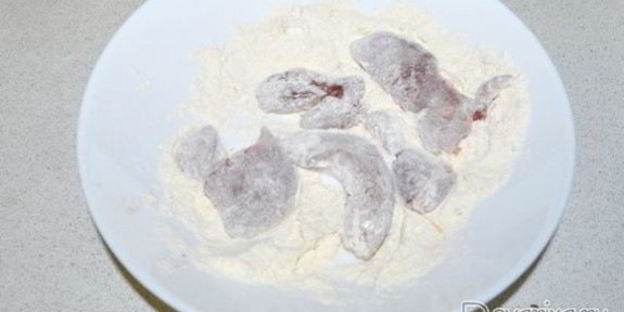 куриная печень в орехово-сметанном соусе