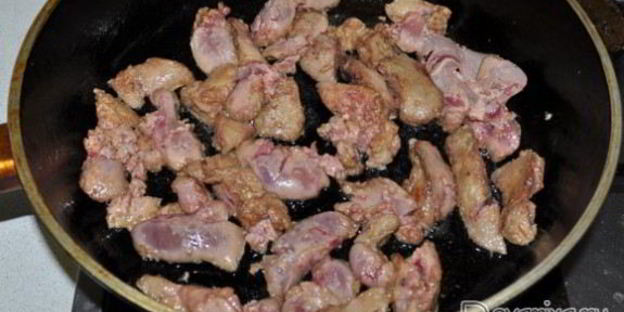 куриная печень в орехово-сметанном соусе