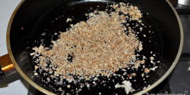 куриная печень в орехово-сметанном соусе