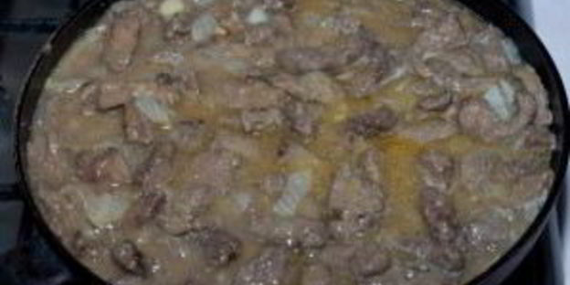 печень говяжья по-строгановски