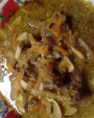 Печень говяжья тушеная с грибами