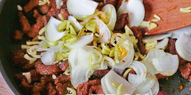 печень говяжья в сметане