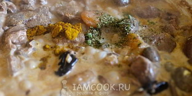 печень индейки тушеная с курагой и черносливом