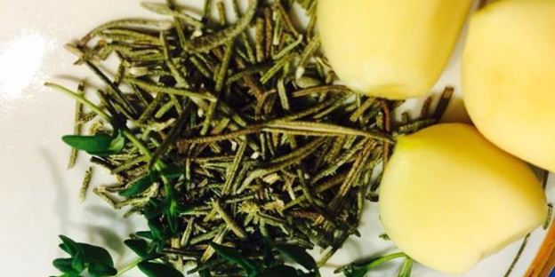 печень куриная с овощами, под ароматными травами