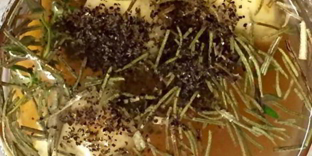 печень куриная с овощами, под ароматными травами