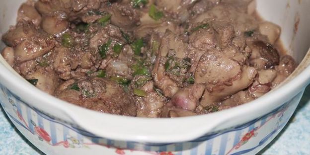 печень куриная в сметанном соусе