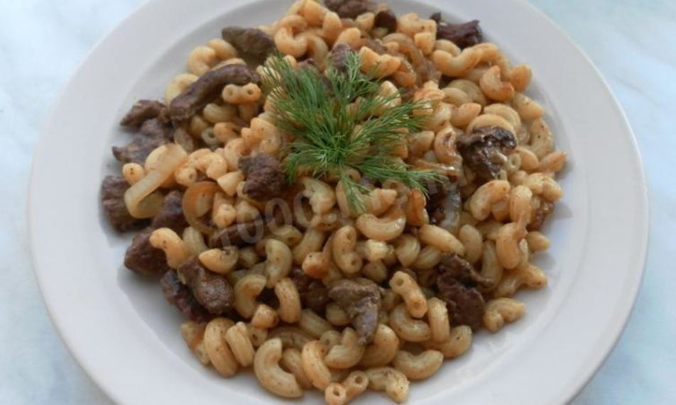 Рецепт печени с макаронами и луком