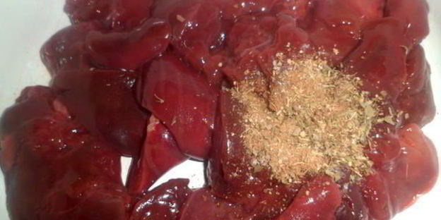 печень со стрелками чеснока