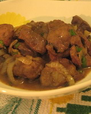 Печень теленка с луком в кисло-сладком соусе