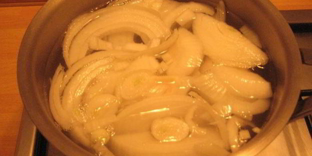 печень теленка с луком в кисло-сладком соусе