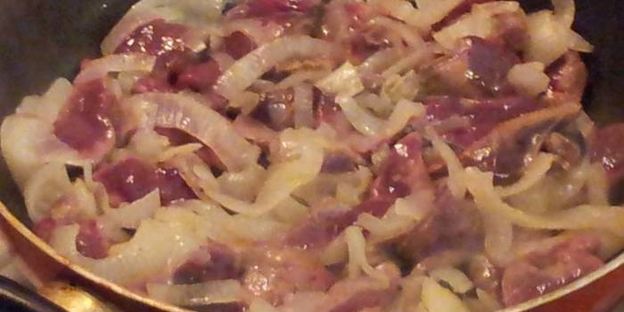 печень теленка с луком в кисло-сладком соусе