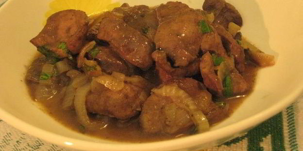 печень теленка с луком в кисло-сладком соусе