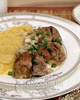Печень тушеная в сметане в мультиварке