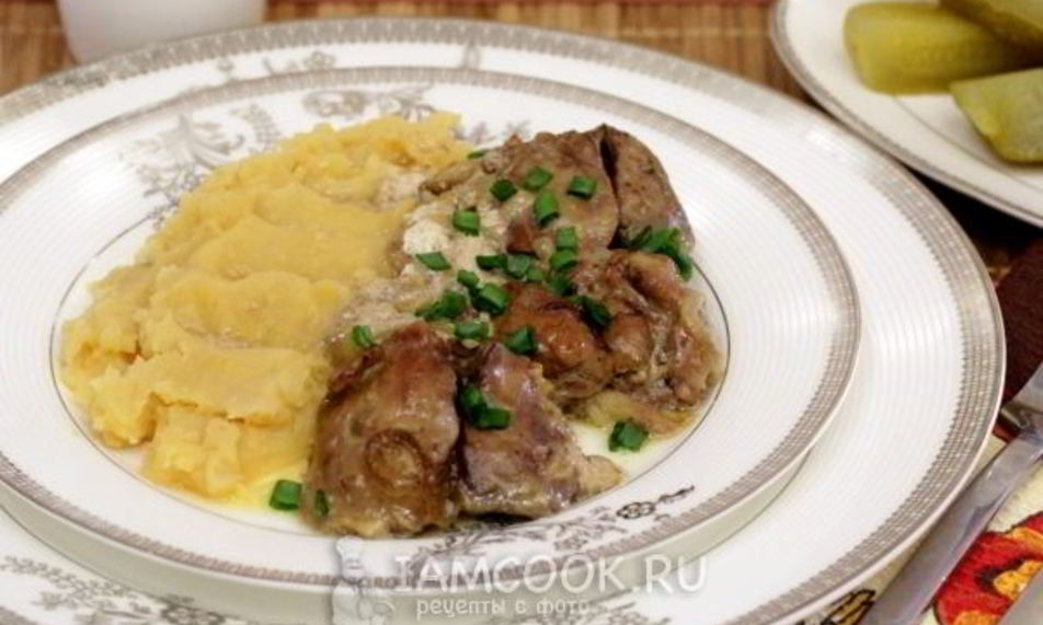 Рецепт печени тушеной в сметане в мультиварке