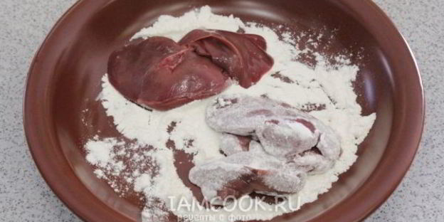 печень тушеная в сметане в мультиварке