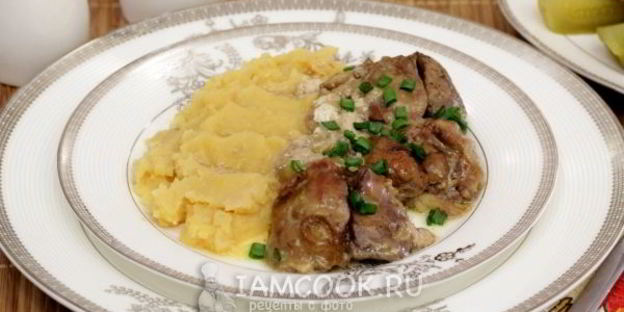 печень тушеная в сметане в мультиварке